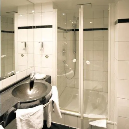 National Hotel 3*